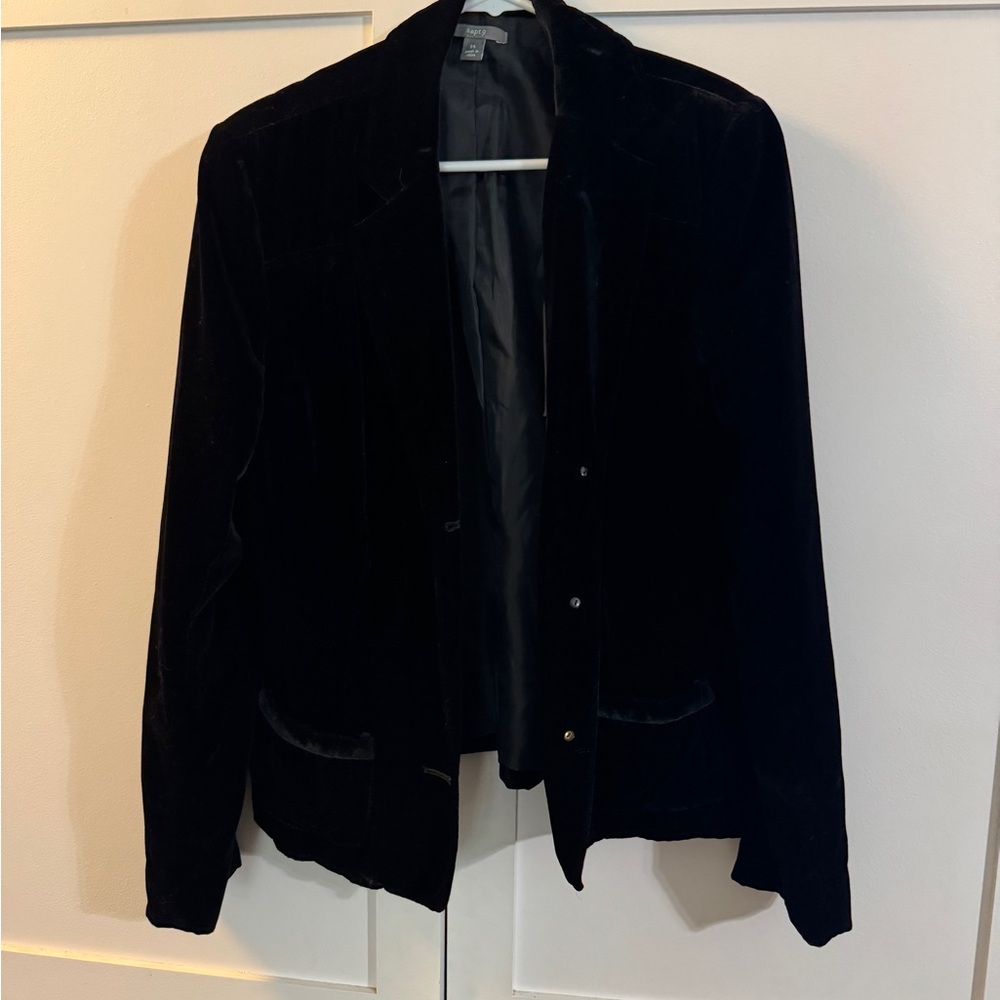 Elegant Black Velvet Women's Jacket